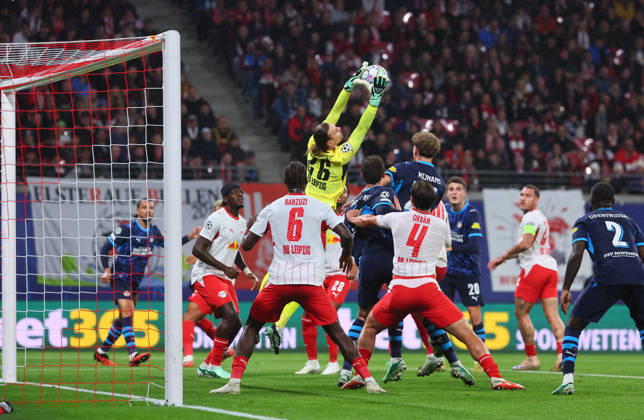RB Leipzig - PSV Eindhoven Champions League Leipzig, 13.10.2026, Red Bull Arena, UEFA Champions League , RBLeipzig (GER) vs. PSV Eindhoven (NED) , Im Bild: Torwart Maarten Vandevoordt (26, RB Leipzig) in Aktion ,