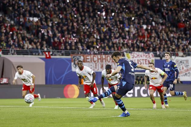 LEIPZIG - Ivan Perisic of PSV Eindhoven shoots at goal following a missed penalty during the UEFA Champions League match between RB Leipzig and PSV Eindhoven at the RB Arena on October 13, 2026, in Leipzig, Germany. MAURICE VAN STEEN ANP xVIxANPxSportx xxANPxIVx 572348741 originalFilename: 572348741.jpg