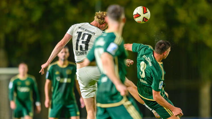 13.10.2026 - Fussball - Saison 2026 2027 - Regionalliga Bayern - 14. Spieltag: SC Eltersdorf - SV Wacker Burghausen - JoTe - xjoxtex - Luca Lechner (13, SV Wacker Burghausen ) Yannik Jassmann (9, SC Eltersdorf )