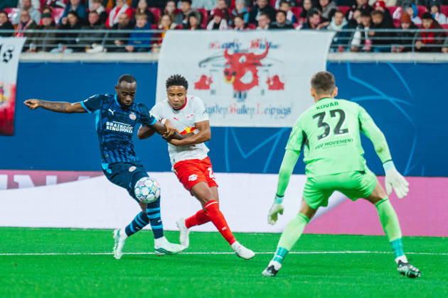 Christopher Nkunku (RB Leipzig, 28) duels Lutsharel Geertruida (PSV Eindhoven, 2) RB Leipzig vs PSV Eindhoven, UEFA Champions League, Champions League, Germany, Football, 26 27, GER, Leipzig, Red Bull Arena Stadium, 13 October 2026 DFL regulations prohibit any use of photographs as image sequences and or quasi-video.DFL regulations prohibit any use of photographs as image sequences and or quasi-video. Leipzig Red Bull Arena, Leipzig Sachsen GER Copyright: xBillmanxDubex