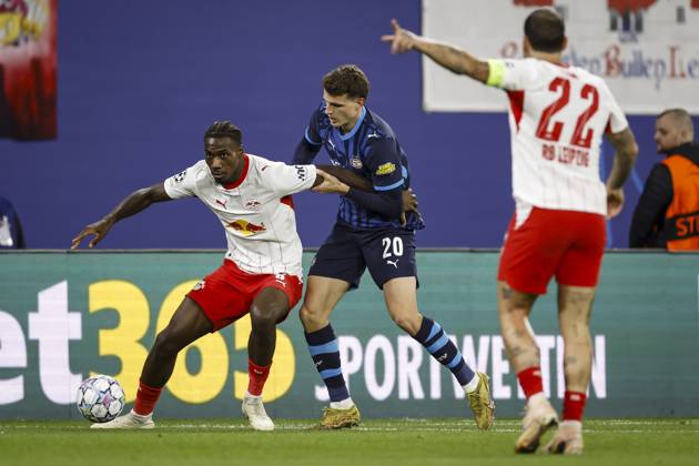 LEIPZIG - (lr) Ezechiel Banzuzi of RB Leipzig and Guus Til of PSV Eindhoven during the UEFA Champions League match between RB Leipzig and PSV Eindhoven at the RB Arena on 13 October 2026 in Leipzig, Germany. MAURICE VAN STEEN ANP xVIxANPxSportx xxANPxIVx 572351229 originalFilename: 572351229.jpg