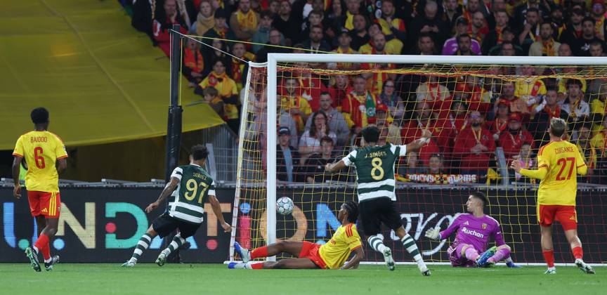 UEFA Champions League - RC Lens v Sporting Club de Portugal LENS, FRANCE, OCTOBER 13: GOAL 1-0, Luis Suarez of Sporting CP scores a goal to put Sporting Club de Portugal 1-0 ahead during the UEFA Champions League 2026 27 League Phase MD2 match between RC Lens and Sporting Club de Portugal at Stade Bollaert-Delelis on October 13, 2026 in Lens, France. (Photo by Daniel Weir) Lens Stade Bollaert-Delelis France Copyright: xDanielxWeir SportsxPressxPhotox Sportspressphoto_SPR254517