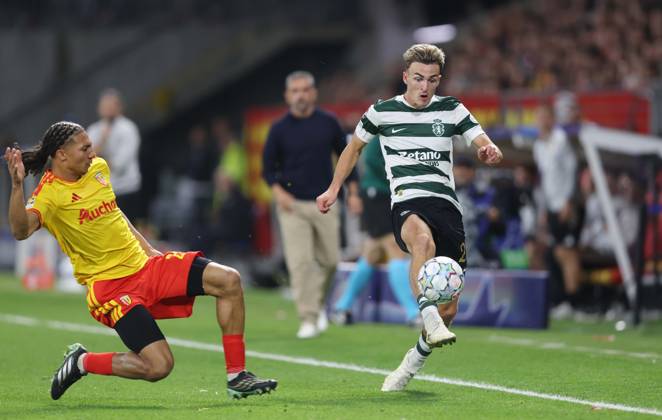 UEFA Champions League - RC Lens v Sporting Club de Portugal LENS, FRANCE, OCTOBER 13: Jesse Derry of Sporting CP on the ball during the UEFA Champions League 2026 27 League Phase MD2 match between RC Lens and Sporting Club de Portugal at Stade Bollaert-Delelis on October 13, 2026 in Lens, France. (Photo by Daniel Weir) Lens Stade Bollaert-Delelis France Copyright: xDanielxWeir SportsxPressxPhotox Sportspressphoto_SPR254520