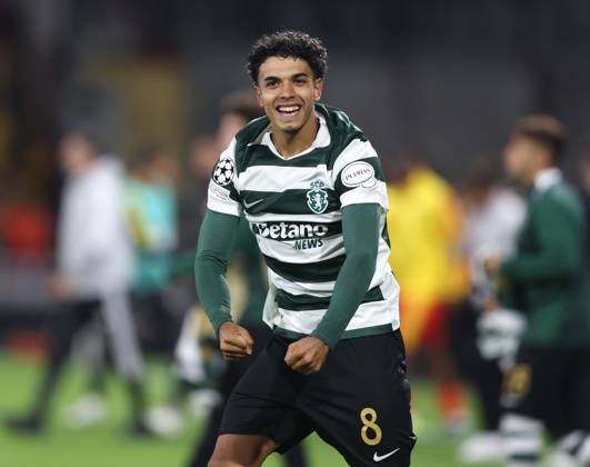 UEFA Champions League - RC Lens v Sporting Club de Portugal LENS, FRANCE, OCTOBER 13: Joao Simoes of Sporting CP punches the air in celebration at the full time whistle as he celebrates the 2-0 victory during the UEFA Champions League 2026 27 League Phase MD2 match between RC Lens and Sporting Club de Portugal at Stade Bollaert-Delelis on October 13, 2026 in Lens, France. (Photo by Daniel Weir) Lens Stade Bollaert-Delelis France Copyright: xDanielxWeir SportsxPressxPhotox Sportspressphoto_SPR254536