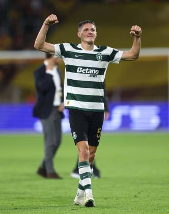 UEFA Champions League - RC Lens v Sporting Club de Portugal LENS, FRANCE, OCTOBER 13: Sergi Altimira of Sporting CP punches the air in celebration at the full time whistle as he celebrates the 2-0 victory during the UEFA Champions League 2026 27 League Phase MD2 match between RC Lens and Sporting Club de Portugal at Stade Bollaert-Delelis on October 13, 2026 in Lens, France. (Photo by Daniel Weir) Lens Stade Bollaert-Delelis France Copyright: xDanielxWeir SportsxPressxPhotox Sportspressphoto_SPR254538