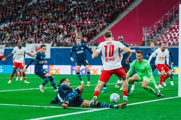 Brajan Gruda (RB Leipzig, 10) dribble RB Leipzig vs PSV Eindhoven, UEFA Champions League, Champions League, Germany, Football, 26 27, GER, Leipzig, Red Bull Arena Stadium, 13 October 2026 DFL regulations prohibit any use of photographs as image sequences and or quasi-video.DFL regulations prohibit any use of photographs as image sequences and or quasi-video. Leipzig Red Bull Arena, Leipzig Sachsen GER Copyright: xBillmanxDubex
