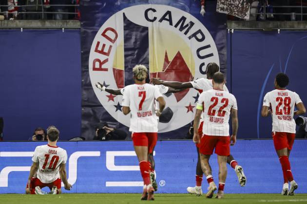 LEIPZIG - (lr) Brajan Gruda of RB Leipzig, Antonio Nusa of RB Leipzig, David Raum of RB Leipzig and Christopher Nkunku of RB Leipzig celebrate Brajan Gruda of RB Leipzig s 1-0 goal during the UEFA Champions League match between RB Leipzig and PSV Eindhoven at the RB Arena on 13 October 2026 in Leipzig, Germany. MAURICE VAN STEEN ANP xVIxANPxSportx xxANPxIVx 572357773 originalFilename: 572357773