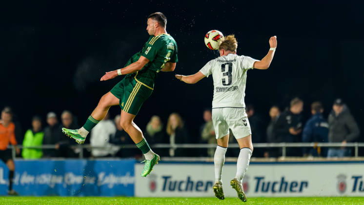 13.10.2026 - Fussball - Saison 2026 2027 - Regionalliga Bayern - 14. Spieltag: SC Eltersdorf - SV Wacker Burghausen - JoTe - xjoxtex - Yannik Jassmann (9, SC Eltersdorf ) Benedikt Schwarzensteiner (3, SV Wacker Burghausen )