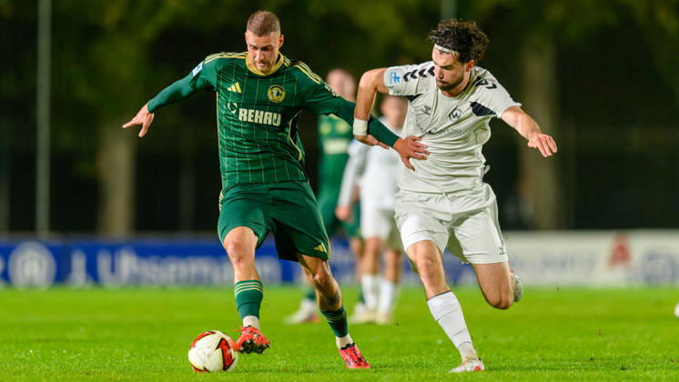 13.10.2026 - Fussball - Saison 2026 2027 - Regionalliga Bayern - 14. Spieltag: SC Eltersdorf - SV Wacker Burghausen - JoTe - xjoxtex - Tom Feulner (23, SC Eltersdorf ) Moritz Bangerter (17, SV Wacker Burghausen )