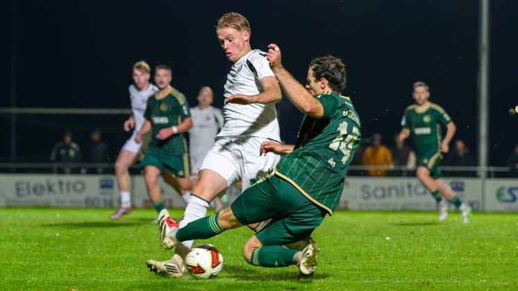 13.10.2026 - Fussball - Saison 2026 2027 - Regionalliga Bayern - 14. Spieltag: SC Eltersdorf - SV Wacker Burghausen - JoTe - xjoxtex - Benedikt Schwarzensteiner (3, SV Wacker Burghausen ) Patrick Ort (14, SC Eltersdorf )