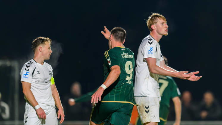 13.10.2026 - Fussball - Saison 2026 2027 - Regionalliga Bayern - 14. Spieltag: SC Eltersdorf - SV Wacker Burghausen - JoTe - xjoxtex - Jannis Turtschan (23, SV Wacker Burghausen ) Yannik Jassmann (9, SC Eltersdorf ) Luca Lechner (13, SV Wacker Burghausen )