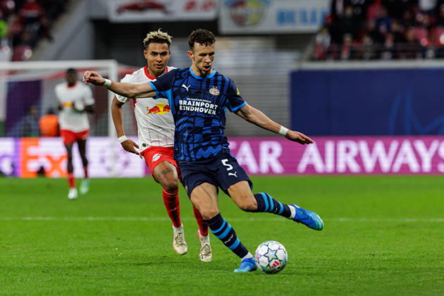 13.10.2026, GER, Fussball, Herren, UEFA Chempionsleague 2026 2027, RB Leipzig vs. PSV Eindhoven Ivan PeriÅ¡iÄ‡ Ivan Perisic (PSV Eindhoven 5), im Zweikampf gegen Antonio Nusa (RB Leipzig 7) Leipzig Red Bull Arena Sachsen Deutschland Copyright: xNordphoto Trienitzx