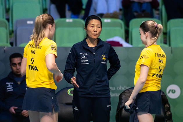 261014 Christina Källberg and Filippa Bergand of Sweden with head coach Fang Zhang during day 4 of the European Table tennis, Tischtennis Championship on October 14, 2026 in Ljubljana. Photo: Martin Metelko BILDBYRÅN COP 362 ME0001 bordtennis table tennis pingis 2026 european table tennis championship bordtennis-em em 4 bbeng Copyright: MARTINxMETELKO BB261014BB372
