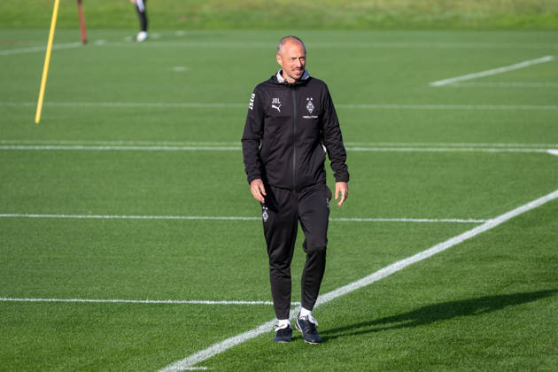 Niklas Lanwehr (Borussia Moenchengladbach, Co-Trainer) holt nach Material fuer das Training. Oeffentliches Training Borussia Moenchengladbach, Fussball, Bundesliga, Saison 2026 2027, 14.10.2026 oeffentliches Training Borussia Moenchengladbach, Fussball, Bundesliga, Saison 2026 2027, 14.10.2026 Moenchengladbach Copyright: xEibner-Pressefoto ThomasxHaeslerx EP_THR