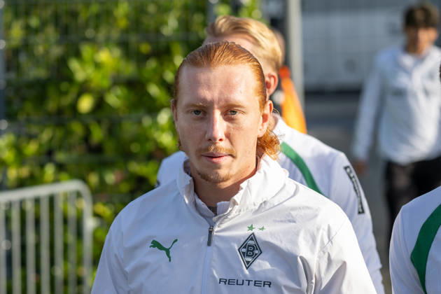 Yukhym Konoplia (Borussia Moenchengladbach, 22) auf dem Weg zum Platz. Oeffentliches Training Borussia Moenchengladbach, Fussball, Bundesliga, Saison 2026 2027, 14.10.2026 oeffentliches Training Borussia Moenchengladbach, Fussball, Bundesliga, Saison 2026 2027, 14.10.2026 Moenchengladbach Copyright: xEibner-Pressefoto ThomasxHaeslerx EP_THR