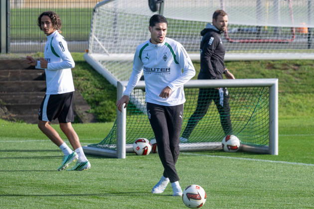 Kevin Diks (Borussia Moenchengladbach, 04) bei Passuebungen. Oeffentliches Training Borussia Moenchengladbach, Fussball, Bundesliga, Saison 2026 2027, 14.10.2026 oeffentliches Training Borussia Moenchengladbach, Fussball, Bundesliga, Saison 2026 2027, 14.10.2026 Moenchengladbach Copyright: xEibner-Pressefoto ThomasxHaeslerx EP_THR