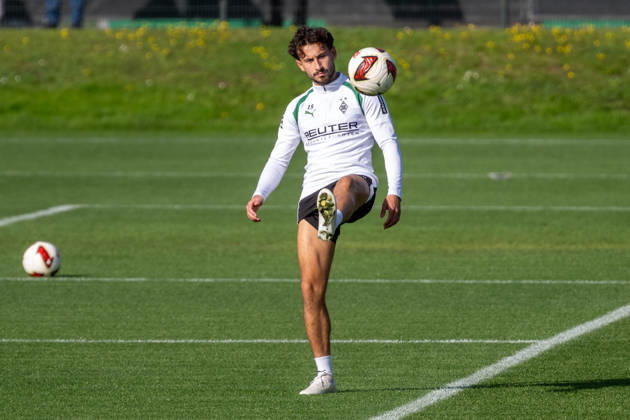 Nicolas Gerrit Kuehn (Borussia Moenchengladbach, 19) raeumt den Ball ab. Oeffentliches Training Borussia Moenchengladbach, Fussball, Bundesliga, Saison 2026 2027, 14.10.2026 oeffentliches Training Borussia Moenchengladbach, Fussball, Bundesliga, Saison 2026 2027, 14.10.2026 Moenchengladbach Copyright: xEibner-Pressefoto ThomasxHaeslerx EP_THR