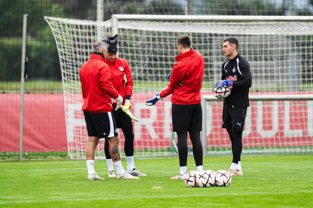 SOCCER - UEFA EL, RBS vs Milan SALZBURG,AUSTRIA,14.OCT.26 - SOCCER - UEFA Europa League, Red Bull Salzburg vs AC Milan, preview, training RBS. Image shows goalkeeper coach Alexander Walke, Nikola Sarcevic, Christian Fruechtl and Christian Zawieschitzky (RBS).  GEPAxpictures xJulioxArellano