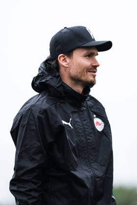 SOCCER - UEFA EL, RBS vs Milan SALZBURG,AUSTRIA,14.OCT.26 - SOCCER - UEFA Europa League, Red Bull Salzburg vs AC Milan, preview, training RBS. Image shows head coach Danny Roehl (RBS).  GEPAxpictures xJulioxArellano