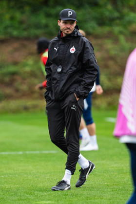 SOCCER - UEFA EL, RBS vs Milan SALZBURG,AUSTRIA,14.OCT.26 - SOCCER - UEFA Europa League, Red Bull Salzburg vs AC Milan, preview, training RBS. Image shows head coach Danny Roehl (RBS).  GEPAxpictures xJulioxArellano