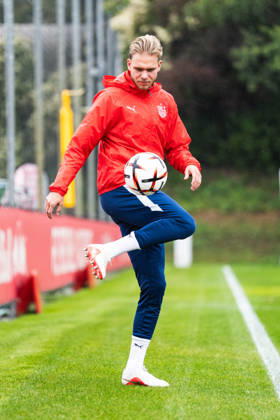 SOCCER - UEFA EL, RBS vs Milan SALZBURG,AUSTRIA,14.OCT.26 - SOCCER - UEFA Europa League, Red Bull Salzburg vs AC Milan, preview, training RBS. Image shows Leandro Morgalla (RBS).  GEPAxpictures xJulioxArellano