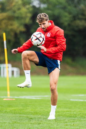 SOCCER - UEFA EL, RBS vs Milan SALZBURG,AUSTRIA,14.OCT.26 - SOCCER - UEFA Europa League, Red Bull Salzburg vs AC Milan, preview, training RBS. Image shows Jesper Lindstrom (RBS).  GEPAxpictures xJulioxArellano