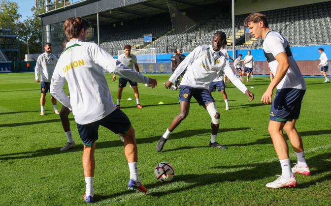 Union s Massire Sylla and Union s Dennis Egel fight for the ball during a training session of Belgian soccer team Royale Union Saint-Gilloise, Wednesday 14 October 2026 in Leuven. The team is preparing for the 2nd match of the UEFA Europa League league phase against Spanish Real Sociedad tomorrow. VIRGINIExLEFOUR  x189778744x
