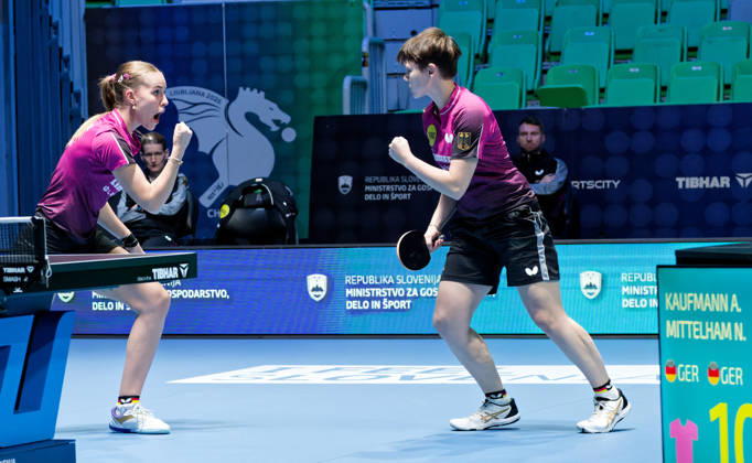 Nina Mittelham ttc berlin eastside-Annett Kaufmann SV DJK Kolbermoor Germany (foto-ms5331) bei den Tischtennis-Europameisterschaften in Ljubljana, Slowenien LJUBLJANA, SLOWENIEN - 14. OKTOBER 2026: Nina Mittelham ttc berlin eastside-Annett Kaufmann SV DJK Kolbermoor Germany (foto-ms5331) erreichen im Doppel das Viertelfinale bei den Tischtennis-Europameisterschaften in der Stozice Arena, Ljubljana, Slowenien Ljubljana Stozice Arena Slovenia