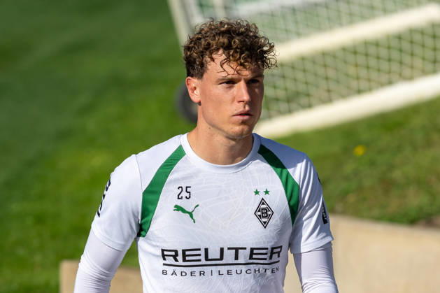 Robin Hack (Borussia Moenchengladbach, 25) auf dem Weg in die Kabine. Oeffentliches Training Borussia Moenchengladbach, Fussball, Bundesliga, Saison 2026 2027, 14.10.2026 oeffentliches Training Borussia Moenchengladbach, Fussball, Bundesliga, Saison 2026 2027, 14.10.2026 Moenchengladbach Copyright: xEibner-Pressefoto ThomasxHaeslerx EP_THR