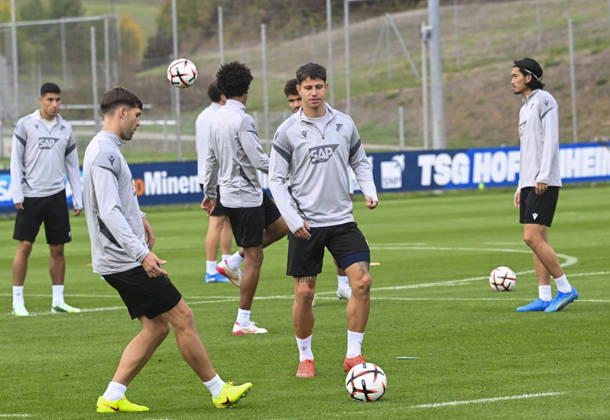Hoffenheim complete preparations for UEFA Europa League clash with Besiktas SINSHEIM, GERMANY - OCTOBER 14: Hoffenheim players take part in a training drill at the club s facilities under head coach Christian Ilzer ahead of their UEFA Europa League Matchday 2 game against Besiktas in Sinsheim, Germany, on October 14, 2026. Halil Sagirkaya Anadolu Sinsheim Germany. Editorial use only. Please get in touch for any other usage.  Copyright: x2026xAnadoluxHalilxSagirkayax