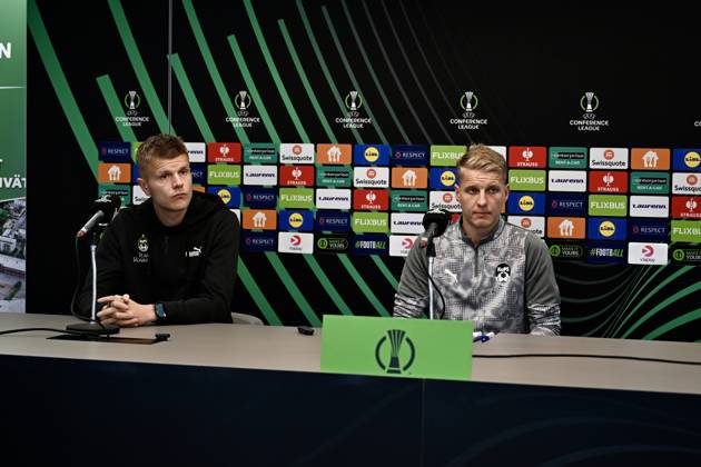Ahead of the KuPS Kuopio v Trabzonspor - UEFA Conference League TAMPERE, FINLAND - OCTOBER 14: KuPS Kuopio head coach Miika Nuutinen (R) and player Petteri Pennanen (L) attend a pre-match press conference, PK, Pressekonferenz at Tammelan stadion in Tampere, Finland on October 14, 2026. With KuPS hosting their UEFA Conference League opening match against Trabzonspor away from Kuopio due to stadium criteria, the team held their official media briefing at the 8,000-capacity venue. Seyit Ahmet Eksik Anadolu Tampere Finland. Editorial use only. Please get in touch for any other usage.  Copyright: x2026xAnadoluxSeyitxAhmetxEksikx