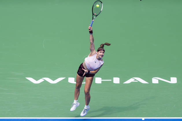 2026 WTA, Tennis Damen Wuhan Open: Karolina Muchova - Caty McNally in China - 14 Oct. Karolina Muchova of Czechia seen in action with Caty McNally of USA (Not in view) during the Wuhan Open final match at the Optics Valley International Tennis Center. Karolina Muchova defeated Caty McNally with a score of 3-6, 7-6, 7-6. Wuhan China Copyright: xRenxYongx xSOPAxImagesx DSC00894