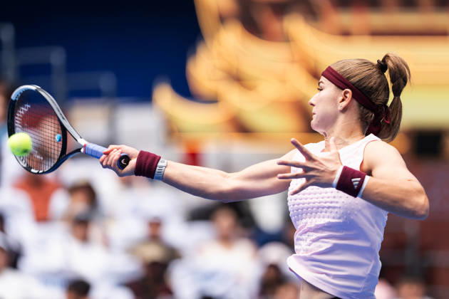 2026 WTA, Tennis Damen Wuhan Open: Karolina Muchova - Caty McNally in China - 14 Oct. Karolina Muchova of Czechia seen in action with Caty McNally of USA (Not in view) during the Wuhan Open final match at the Optics Valley International Tennis Center. Karolina Muchova defeated Caty McNally with a score of 3-6, 7-6, 7-6. Wuhan China Copyright: xRenxYongx xSOPAxImagesx DSC08145