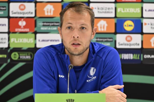 KAA Gent v AGF Aarhus - UEFA Conference League Media Activities 14 10 2026 GENT, BELGIUM - OCTOBER 14 : De Mil Rik head coach of KAA Gent and Roef Davy goalkeeper of KAA Gent speaking with the media during a pre-match press conference, PK, Pressekonferenz ahead of the UEFA Conference League 2026 27 League Phase matchday 1 match between KAA Gent and AGF Aarhus on October 14, 2026 in Gent, Belgium, 14 10 2026 Gent Belgium  Copyright: xJanxDexMeuleneirx