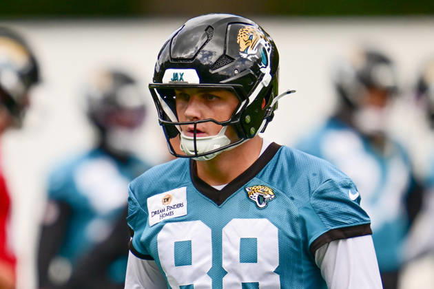 Jacksonville Jaguars, Press and Training Jacksonville Jaguars tight end Tanner Koziol (88) during the press conference, PK, Pressekonferenz practise session for Jacksonville Jaguars at the Grove Hotel, Chandler s Cross, UK on 14 October 2026. Chandler s Cross Grove Hotel Hertfordshire UK Editorial use only , Copyright: xDennisxGoodwinx PSI-24998-0013