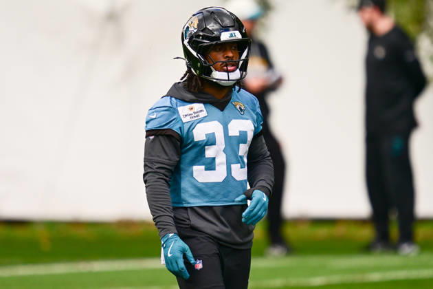 Jacksonville Jaguars, Press and Training Jacksonville Jaguars running back Bhayshul Tuten (33) during the press conference, PK, Pressekonferenz practise session for Jacksonville Jaguars at the Grove Hotel, Chandler s Cross, UK on 14 October 2026. Chandler s Cross Grove Hotel Hertfordshire UK Editorial use only , Copyright: xDennisxGoodwinx PSI-24998-0022