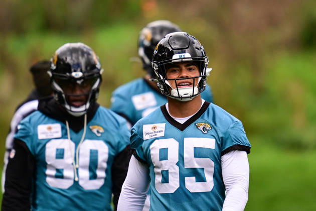 Jacksonville Jaguars, Press and Training Jacksonville Jaguars tight end Brenton Strange (85) during the press conference, PK, Pressekonferenz practise session for Jacksonville Jaguars at the Grove Hotel, Chandler s Cross, UK on 14 October 2026. Chandler s Cross Grove Hotel Hertfordshire UK Editorial use only , Copyright: xDennisxGoodwinx PSI-24998-0023