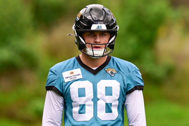 Jacksonville Jaguars, Press and Training Jacksonville Jaguars tight end Tanner Koziol (88) during the press conference, PK, Pressekonferenz practise session for Jacksonville Jaguars at the Grove Hotel, Chandler s Cross, UK on 14 October 2026. Chandler s Cross Grove Hotel Hertfordshire UK Editorial use only , Copyright: xDennisxGoodwinx PSI-24998-0024