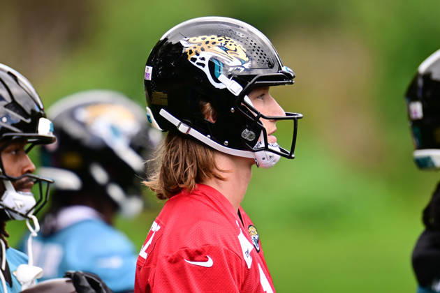 Jacksonville Jaguars, Press and Training Jacksonville Jaguars quarterback Trevor Lawrence (16) during the press conference, PK, Pressekonferenz practise session for Jacksonville Jaguars at the Grove Hotel, Chandler s Cross, UK on 14 October 2026. Chandler s Cross Grove Hotel Hertfordshire UK Editorial use only , Copyright: xDennisxGoodwinx PSI-24998-0038