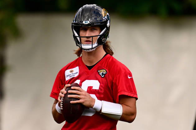 Jacksonville Jaguars, Press and Training Jacksonville Jaguars quarterback Trevor Lawrence (16) during the press conference, PK, Pressekonferenz practise session for Jacksonville Jaguars at the Grove Hotel, Chandler s Cross, UK on 14 October 2026. Chandler s Cross Grove Hotel Hertfordshire UK Editorial use only , Copyright: xDennisxGoodwinx PSI-24998-0042