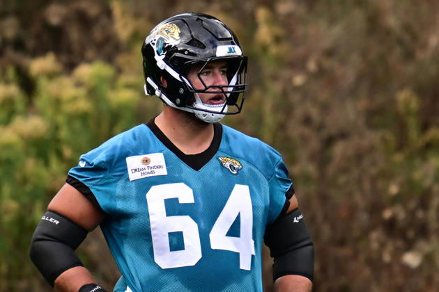 Jacksonville Jaguars, Press and Training Jacksonville Jaguars offensive lineman Wyatt Milum (64) during the press conference, PK, Pressekonferenz practise session for Jacksonville Jaguars at the Grove Hotel, Chandler s Cross, UK on 14 October 2026. Chandler s Cross Grove Hotel Hertfordshire UK Editorial use only , Copyright: xDennisxGoodwinx PSI-24998-0045
