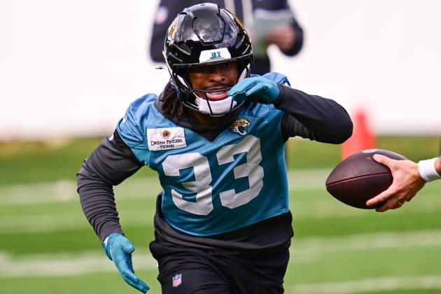 Jacksonville Jaguars, Press and Training Jacksonville Jaguars running back Bhayshul Tuten (33) during the press conference, PK, Pressekonferenz practise session for Jacksonville Jaguars at the Grove Hotel, Chandler s Cross, UK on 14 October 2026. Chandler s Cross Grove Hotel Hertfordshire UK Editorial use only , Copyright: xDennisxGoodwinx PSI-24998-0046
