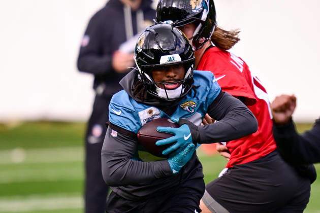 Jacksonville Jaguars, Press and Training Jacksonville Jaguars running back Bhayshul Tuten (33) during the press conference, PK, Pressekonferenz practise session for Jacksonville Jaguars at the Grove Hotel, Chandler s Cross, UK on 14 October 2026. Chandler s Cross Grove Hotel Hertfordshire UK Editorial use only , Copyright: xDennisxGoodwinx PSI-24998-0047
