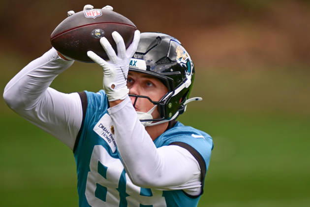 Jacksonville Jaguars, Press and Training Jacksonville Jaguars tight end Tanner Koziol (88) during the press conference, PK, Pressekonferenz practise session for Jacksonville Jaguars at the Grove Hotel, Chandler s Cross, UK on 14 October 2026. Chandler s Cross Grove Hotel Hertfordshire UK Editorial use only , Copyright: xDennisxGoodwinx PSI-24998-0053
