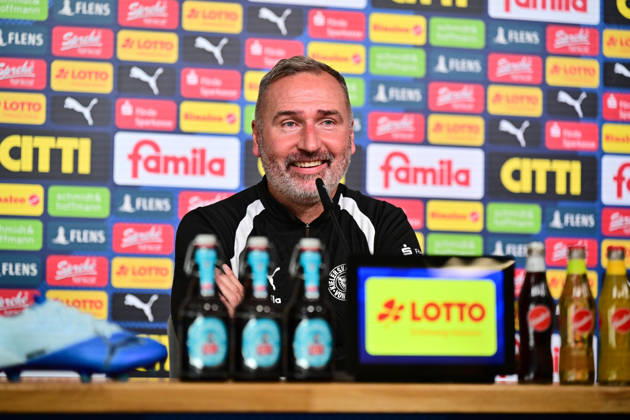 14.10.2026, Fußball, Herren, 2.BL (Bundesliga), Saison 2026 2027, Holstein Kiel Pressekonferenz mit Trainer Tim Walter vor dem Spiel am Freitag gegen Hertha BSC Berlin, KSV Tim Walter bei der PK Kiel, nähe Holstein-Stadion Holstein-Stadion, Presseraum Schleswig-Holstein Deutschland