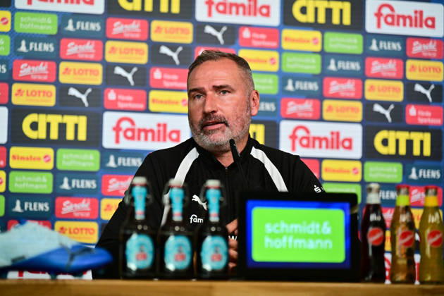 14.10.2026, Fußball, Herren, 2.BL (Bundesliga), Saison 2026 2027, Holstein Kiel Pressekonferenz mit Trainer Tim Walter vor dem Spiel am Freitag gegen Hertha BSC Berlin, KSV Tim Walter bei der PK Kiel, nähe Holstein-Stadion Holstein-Stadion, Presseraum Schleswig-Holstein Deutschland