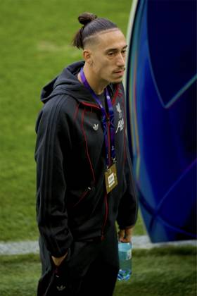 Football - UEFA Champions League - LASK v Liverpool FC LINZ, AUSTRIA - Wednesday, October 14, 2026: Liverpool s Kostas Tsimikas arrives before the UEFA Champions League 2026 27 League Phase MD2 match between LASK and Liverpool FC at the Oberösterreich Arena. (Photo by David Rawcliffe Propaganda) LINZ Oberösterreich Arena UPPER AUSTRIA AUSTRIA  Copyright: xDavidxRawcliffex 2026-10-14-LASK_v_LIverpool-001