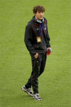 Football - UEFA Champions League - LASK v Liverpool FC LINZ, AUSTRIA - Wednesday, October 14, 2026: Liverpool s Lewis Koumas on the pitch before the UEFA Champions League 2026 27 League Phase MD2 match between LASK and Liverpool FC at the Oberösterreich Arena. (Photo by David Rawcliffe Propaganda) LINZ Oberösterreich Arena UPPER AUSTRIA AUSTRIA  Copyright: xDavidxRawcliffex 2026-10-14-LASK_v_LIverpool-004