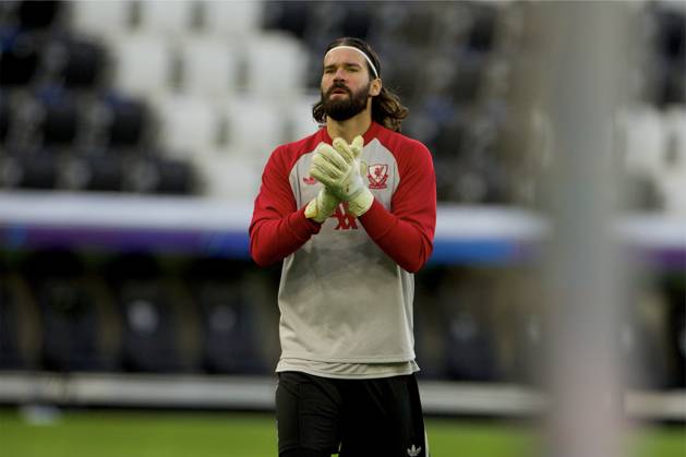 Football - UEFA Champions League - LASK v Liverpool FC LINZ, AUSTRIA - Wednesday, October 14, 2026: Liverpool s goalkeeper Alisson Becker applauds the travelling supporters during the pre-match warm-up before the UEFA Champions League 2026 27 League Phase MD2 match between LASK and Liverpool FC at the Oberösterreich Arena. (Photo by David Rawcliffe Propaganda) LINZ Oberösterreich Arena UPPER AUSTRIA AUSTRIA  Copyright: xDavidxRawcliffex 2026-10-14-LASK_v_LIverpool-014