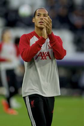 Football - UEFA Champions League - LASK v Liverpool FC LINZ, AUSTRIA - Wednesday, October 14, 2026: Liverpool substitute Virgil van Dijk during the pre-match warm-up before the UEFA Champions League 2026 27 League Phase MD2 match between LASK and Liverpool FC at the Oberösterreich Arena. (Photo by David Rawcliffe Propaganda) LINZ Oberösterreich Arena UPPER AUSTRIA AUSTRIA  Copyright: xDavidxRawcliffex 2026-10-14-LASK_v_LIverpool-020